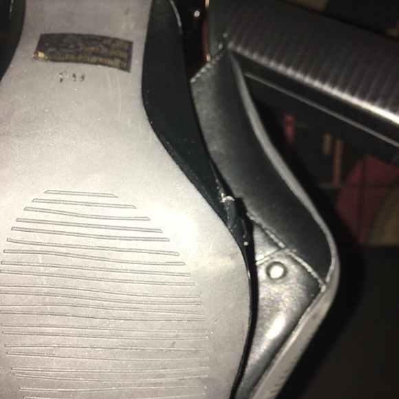 Faux leather ankle boot - Picture 3 of 4